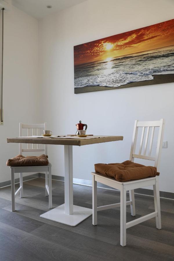 Interno 11 City View With Kitchen - 70 Mq Bari Luaran gambar